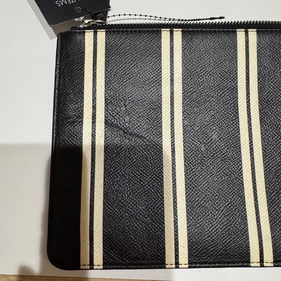 AUTHENTIC GIVENCHY ZIP LEATHER POUCH - Picture 3 of 7